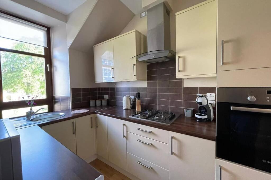 No 10 Immaculate City Centre, Top Floor 2 Bed Flat With Free Parking Inverness Exterior foto