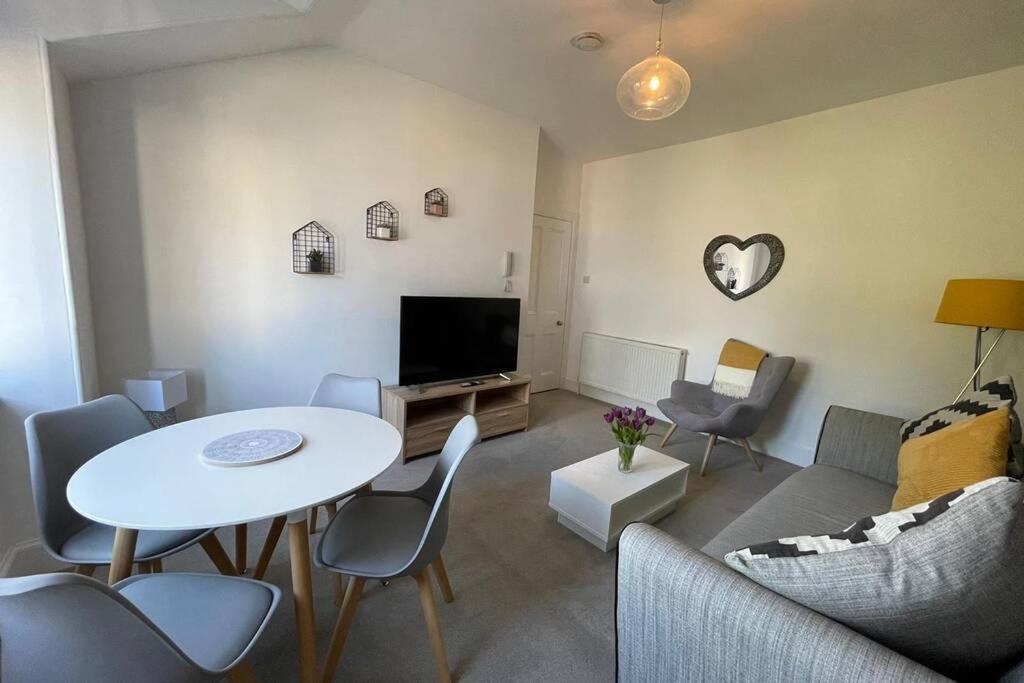 No 10 Immaculate City Centre, Top Floor 2 Bed Flat With Free Parking Inverness Exterior foto